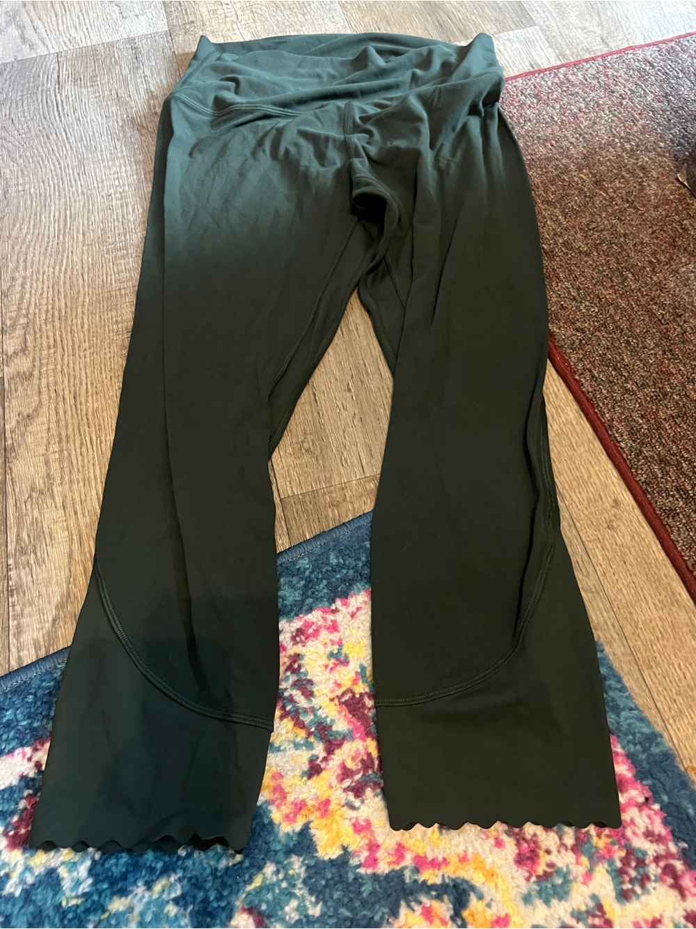 Lululemon Women’s Dark Green scalloped leggings